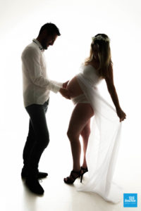 Photo de mariée enceinte en shooting photo à Saintes